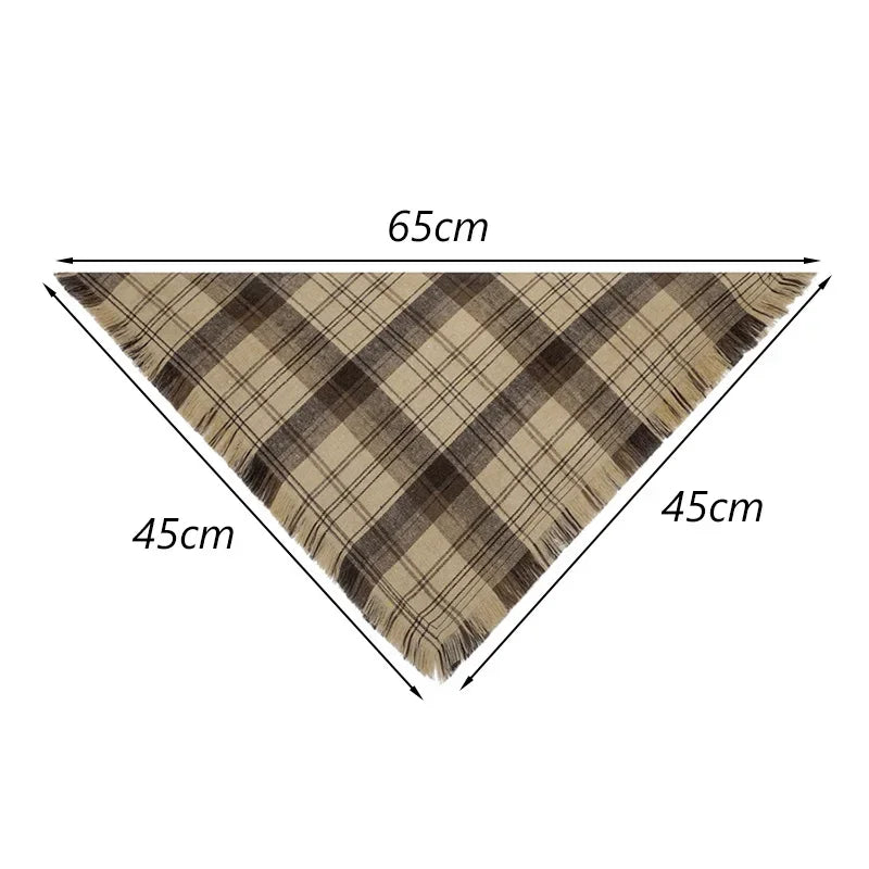 Plaid triangle-shaped product with dimensions 45cm x 65cm 
